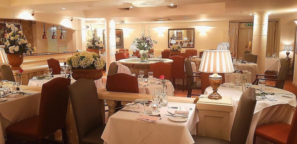 Parkway Hotel & Spa Cwmbran Buitenkant foto
