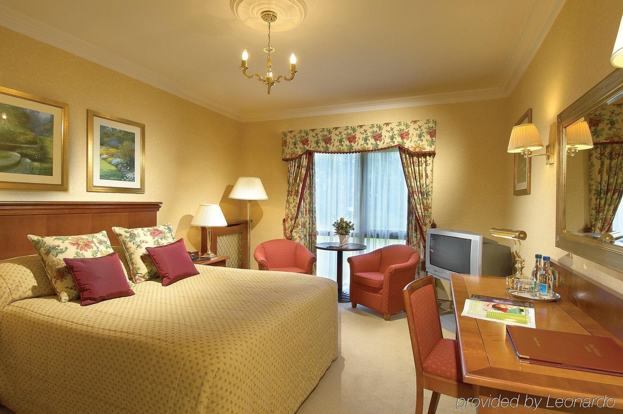 Parkway Hotel & Spa Newport  Kamer foto