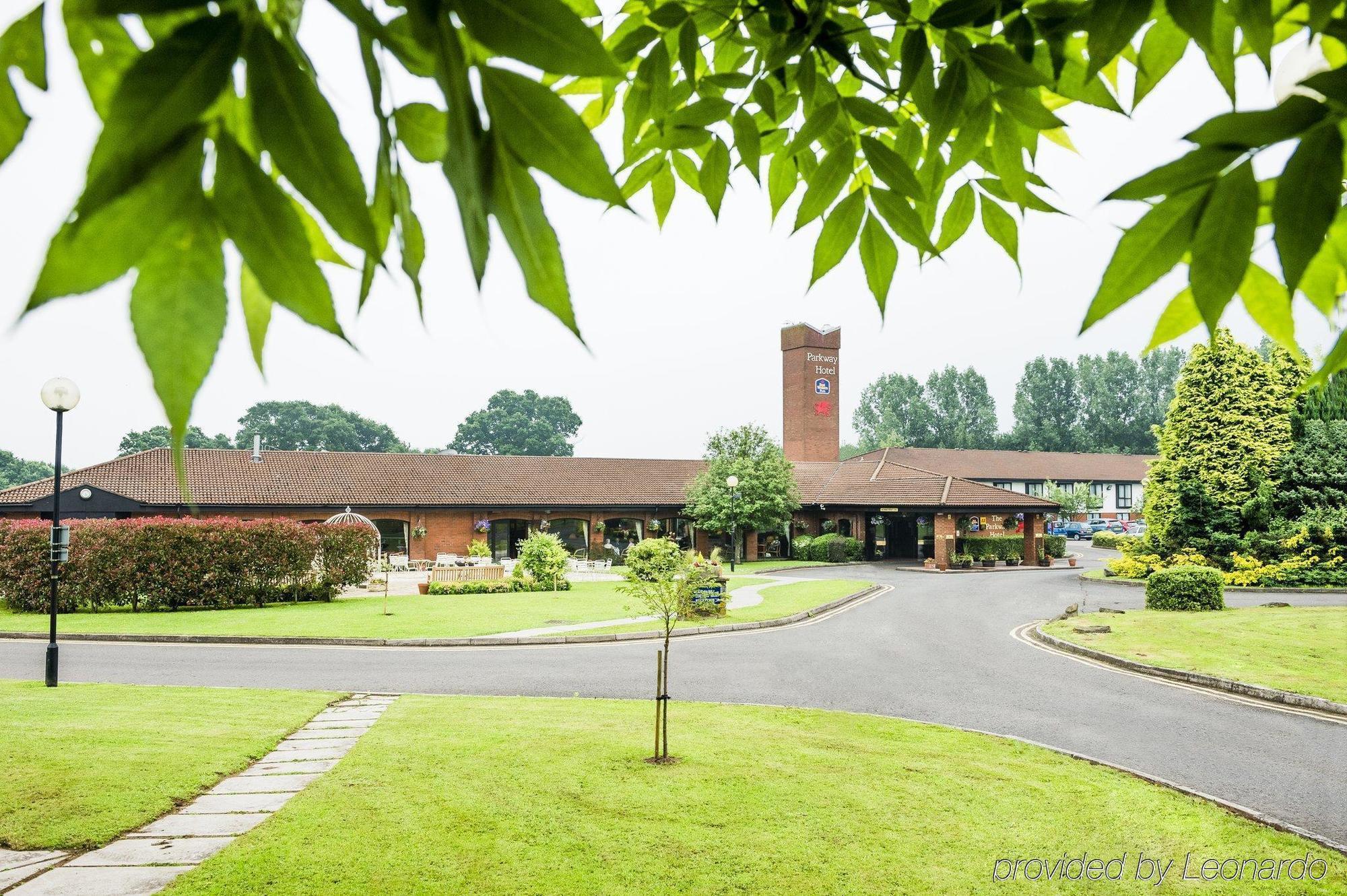 Parkway Hotel & Spa Cwmbran Buitenkant foto