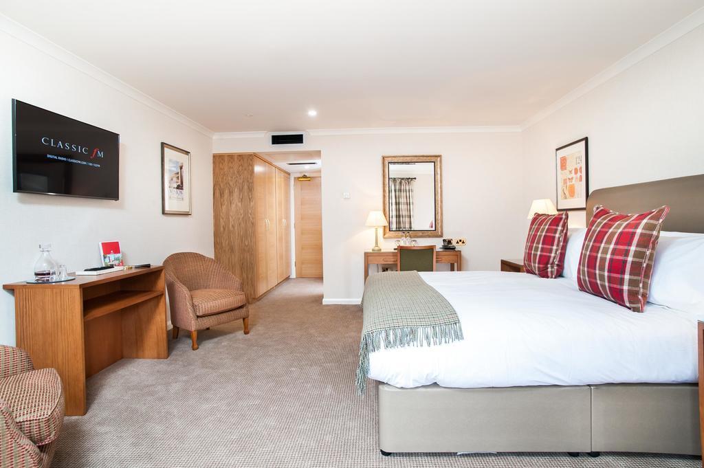 Parkway Hotel & Spa Cwmbran Buitenkant foto