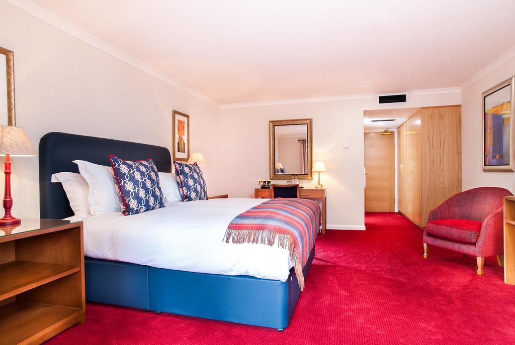 Parkway Hotel & Spa Cwmbran Buitenkant foto