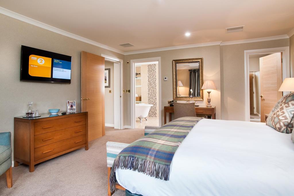Parkway Hotel & Spa Cwmbran Buitenkant foto