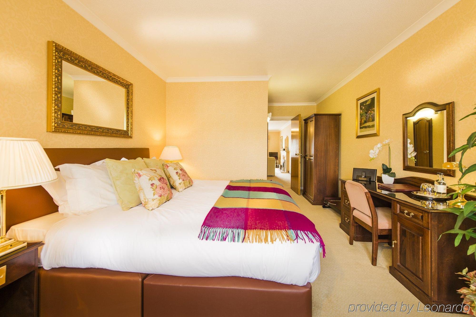 Parkway Hotel & Spa Cwmbran Buitenkant foto