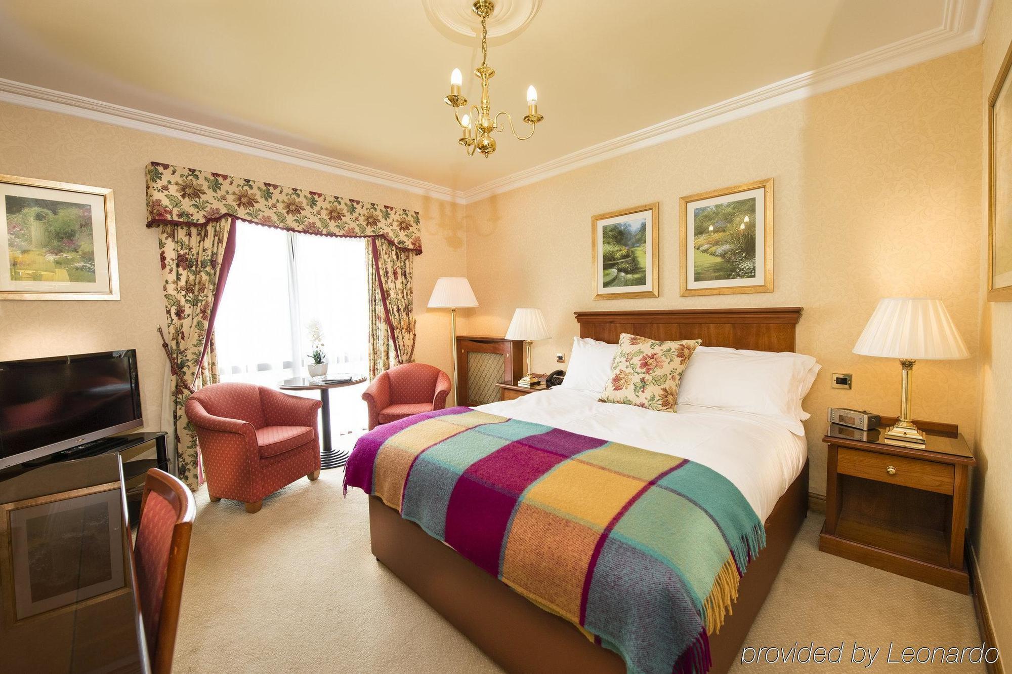 Parkway Hotel & Spa Cwmbran Buitenkant foto