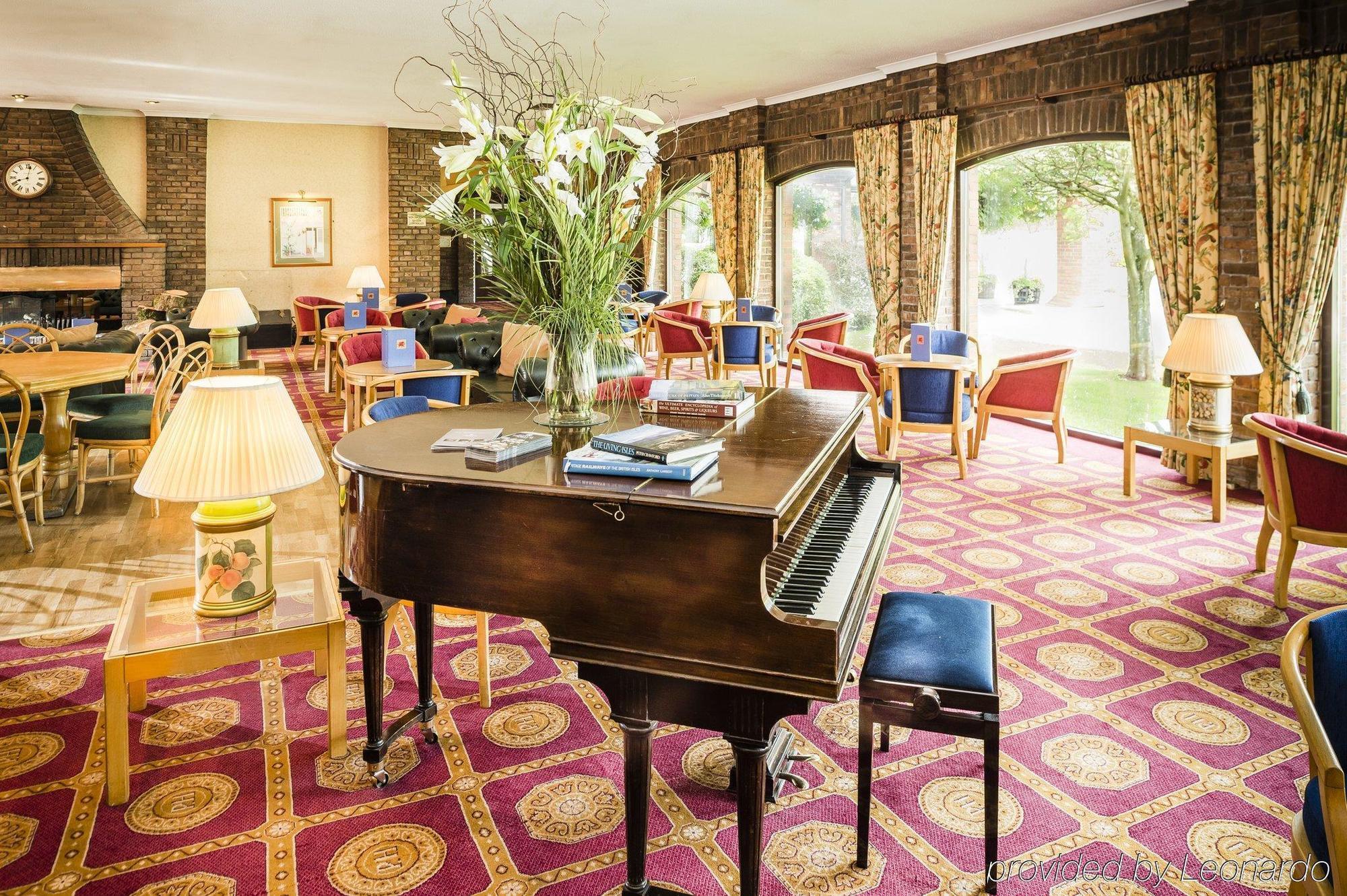 Parkway Hotel & Spa Cwmbran Buitenkant foto