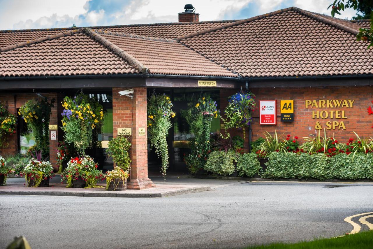 Parkway Hotel & Spa Cwmbran Buitenkant foto
