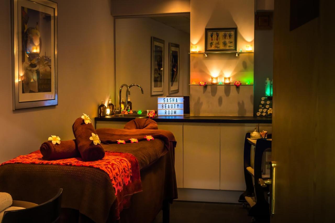 Parkway Hotel & Spa Cwmbran Buitenkant foto