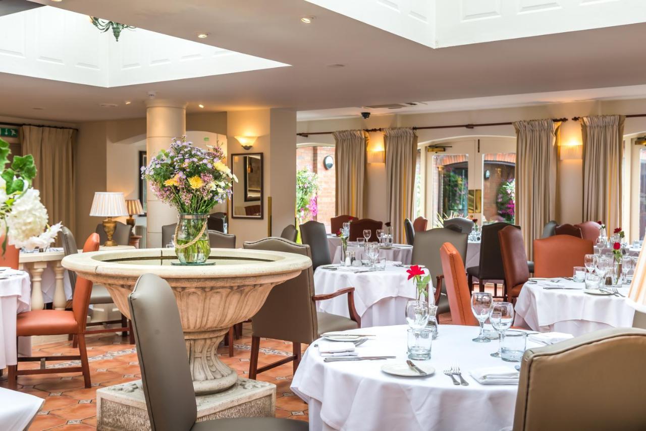 Parkway Hotel & Spa Cwmbran Buitenkant foto