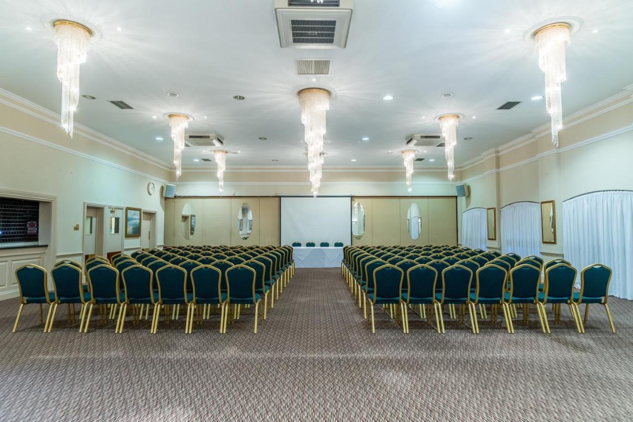 Parkway Hotel & Spa Cwmbran Buitenkant foto