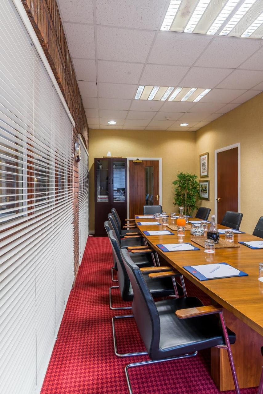 Parkway Hotel & Spa Cwmbran Buitenkant foto