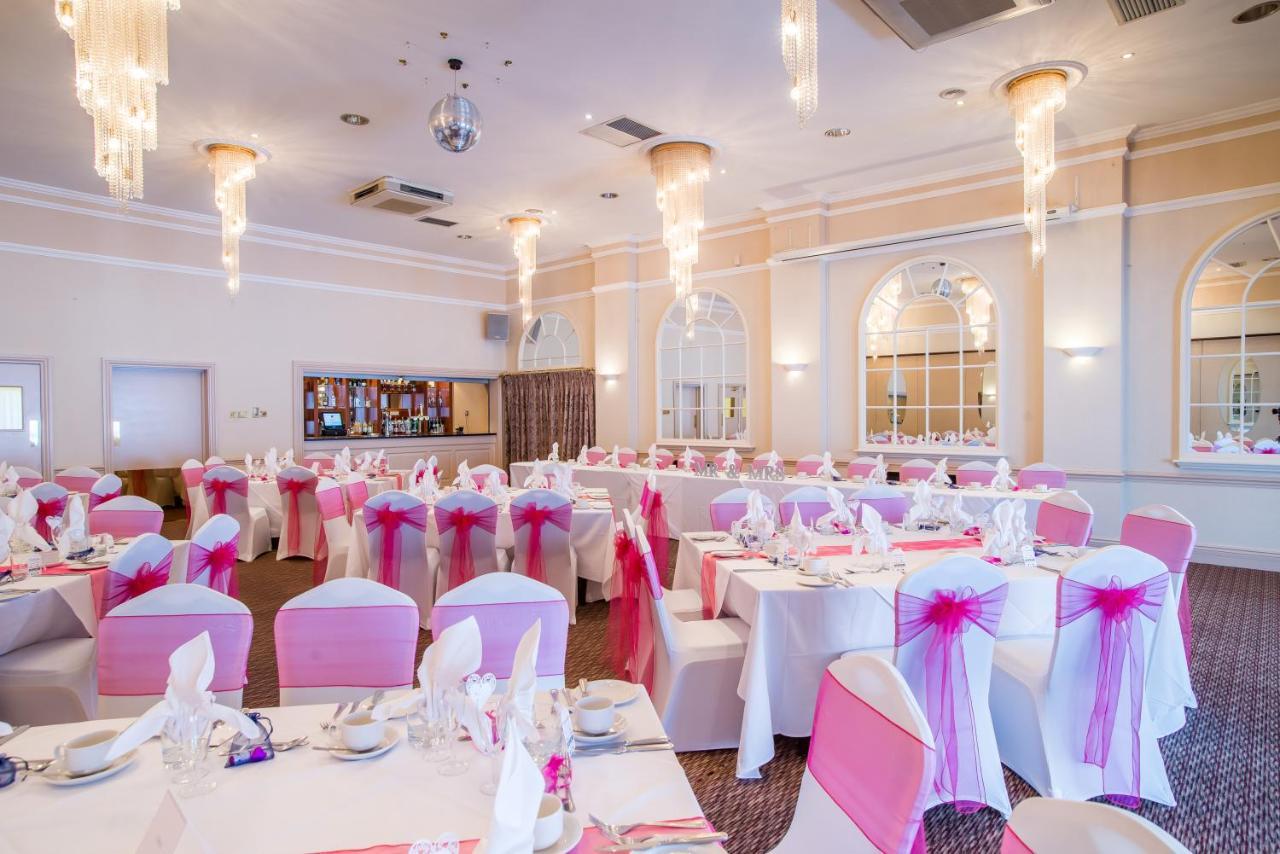 Parkway Hotel & Spa Cwmbran Buitenkant foto