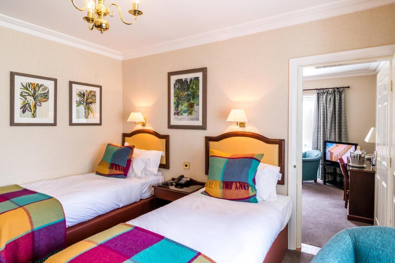 Parkway Hotel & Spa Cwmbran Buitenkant foto